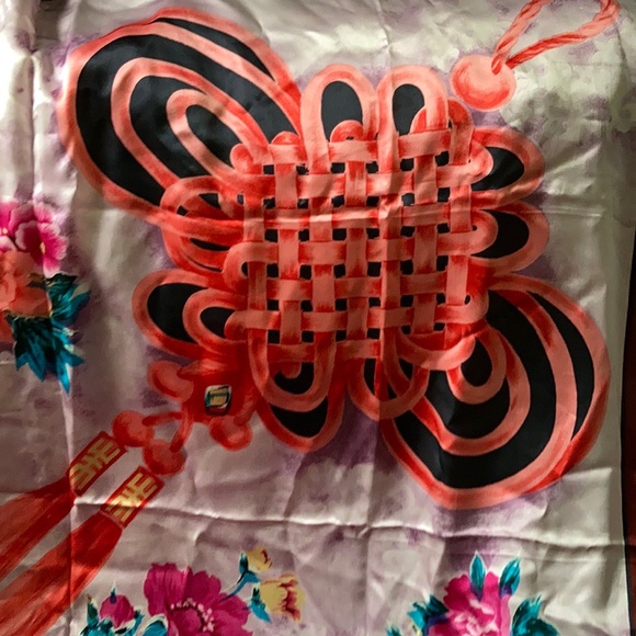 Heyin silk scarf - Picture 6 of 12